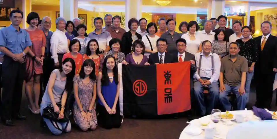 2015 年 7 月 1 日潘維大校長飛赴德州與本會餐敘，當天共有40多名校友溫暖相聚。