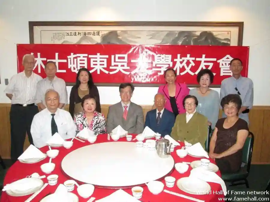2014 年 6 月 14 日本會舉行校友年會，經文處齊永強副處長與王秀姿僑務委員共同出席餐會。