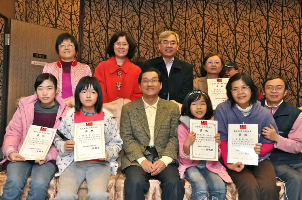 2011 年 2 月 13 日頒發校友優秀子女獎學金。
